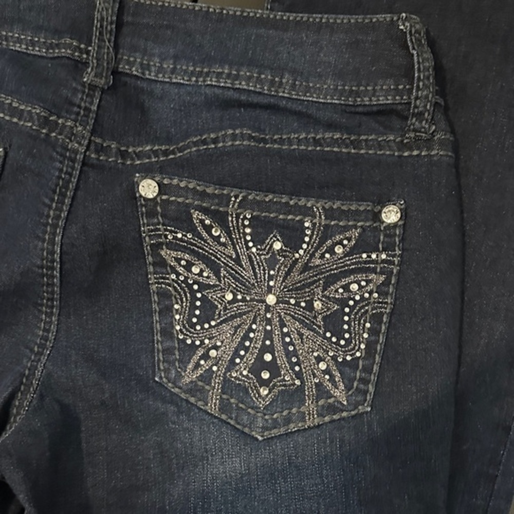 608.   Apt 9 women’s dark blue mid rise, bootcut jeans with bedazzled pockets